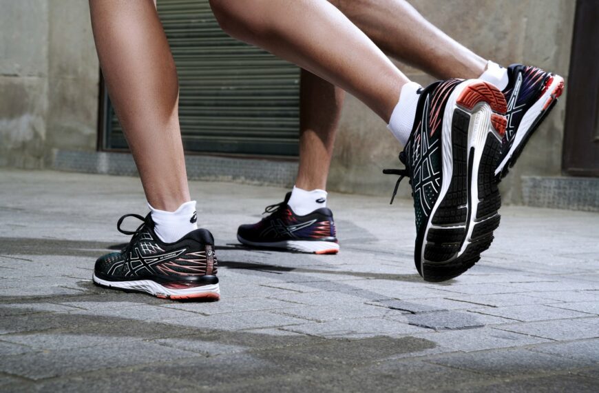 How to Choose Comfortable Yet Stylish Running Shoes