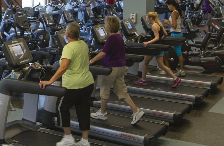 Exercising While Restricting Calories Could Be Bad for Bone Health
