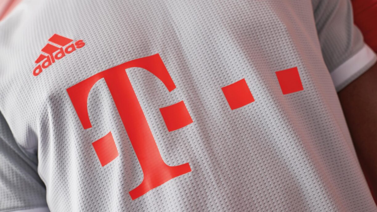 FC Bayern Munich 202021 Away Kit5