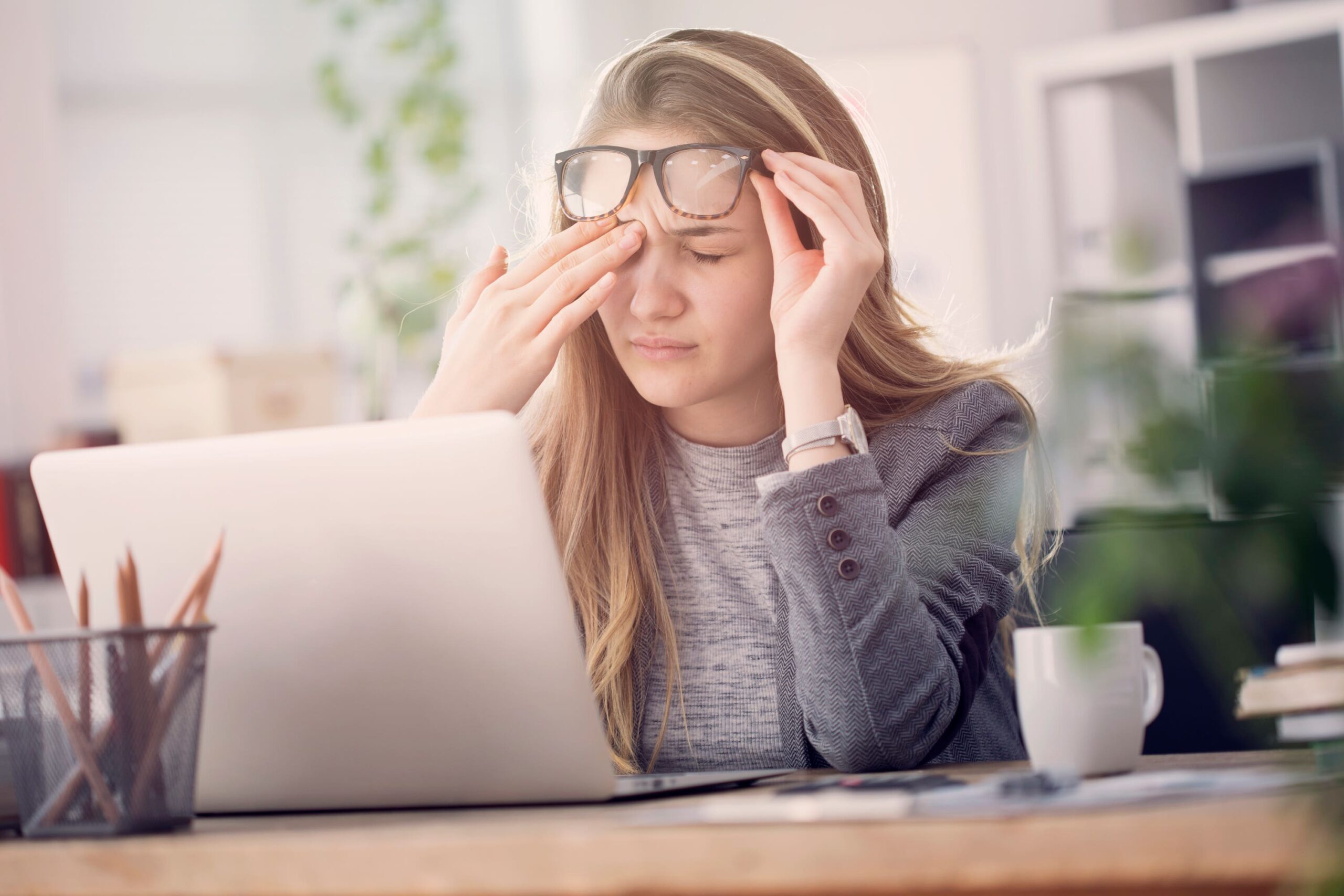 How can i avoid eye strain while working from home