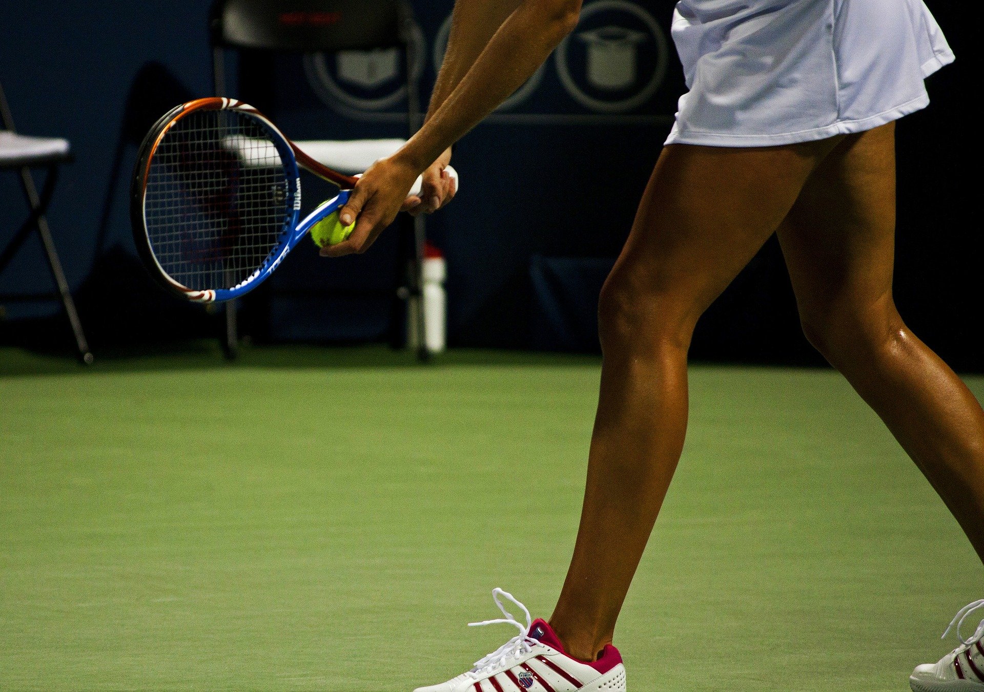 Tennis player lines up serve