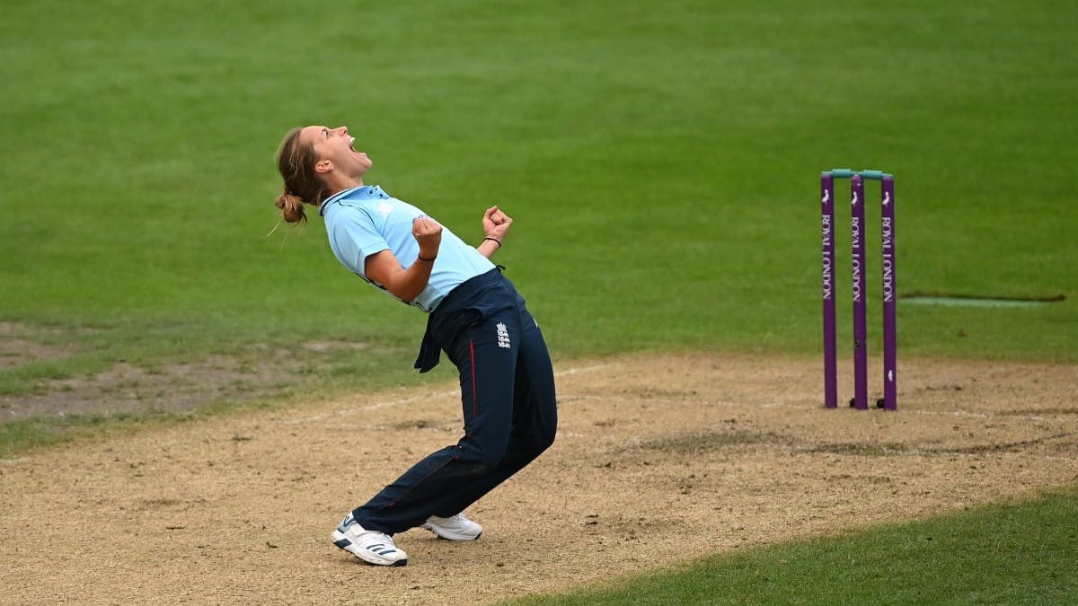 Tash Farrant Signs England Women’s Cricket Central Contract