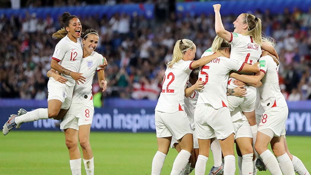 england womens footballers celebrate