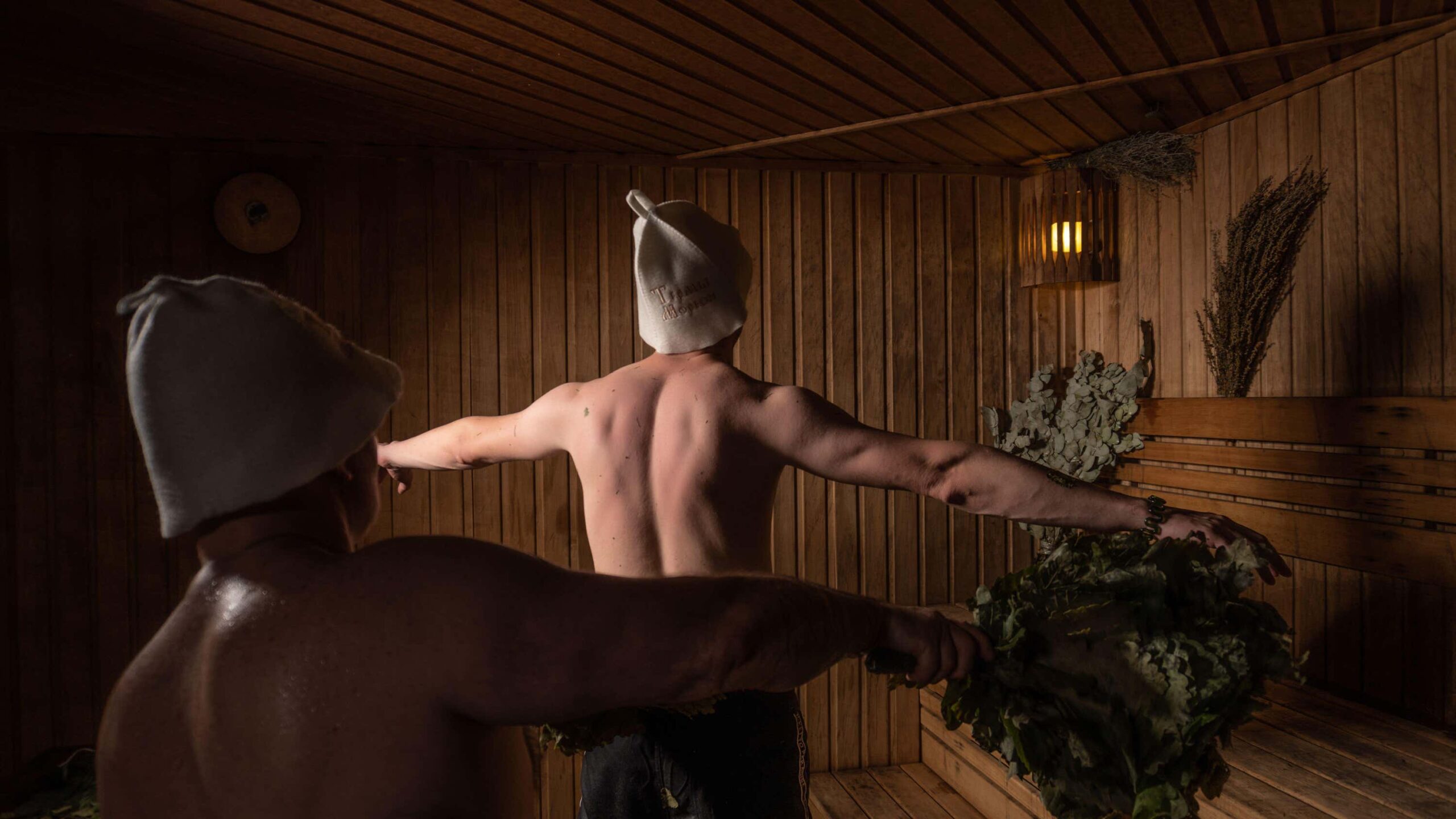Naked men in sauna scaled