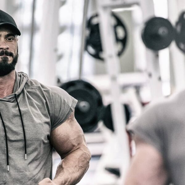 An expert guide to building & maintaining muscle mass (even when you’re not working out)