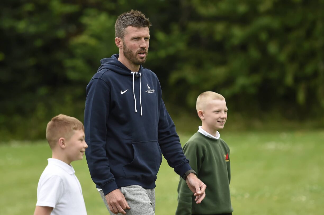 Michael Carrick with young children 1